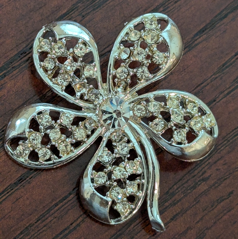 Flower Brooch Silver Rhinestone Like New